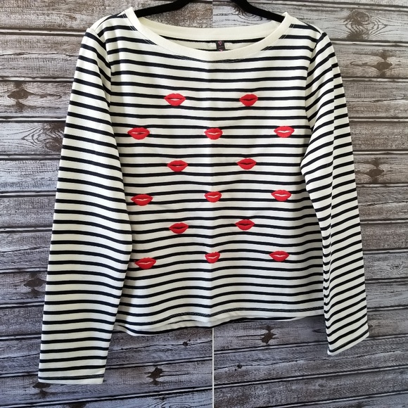 Betsey Johnson Tops - Betsey Johnson Performance Sweatshirt Size L